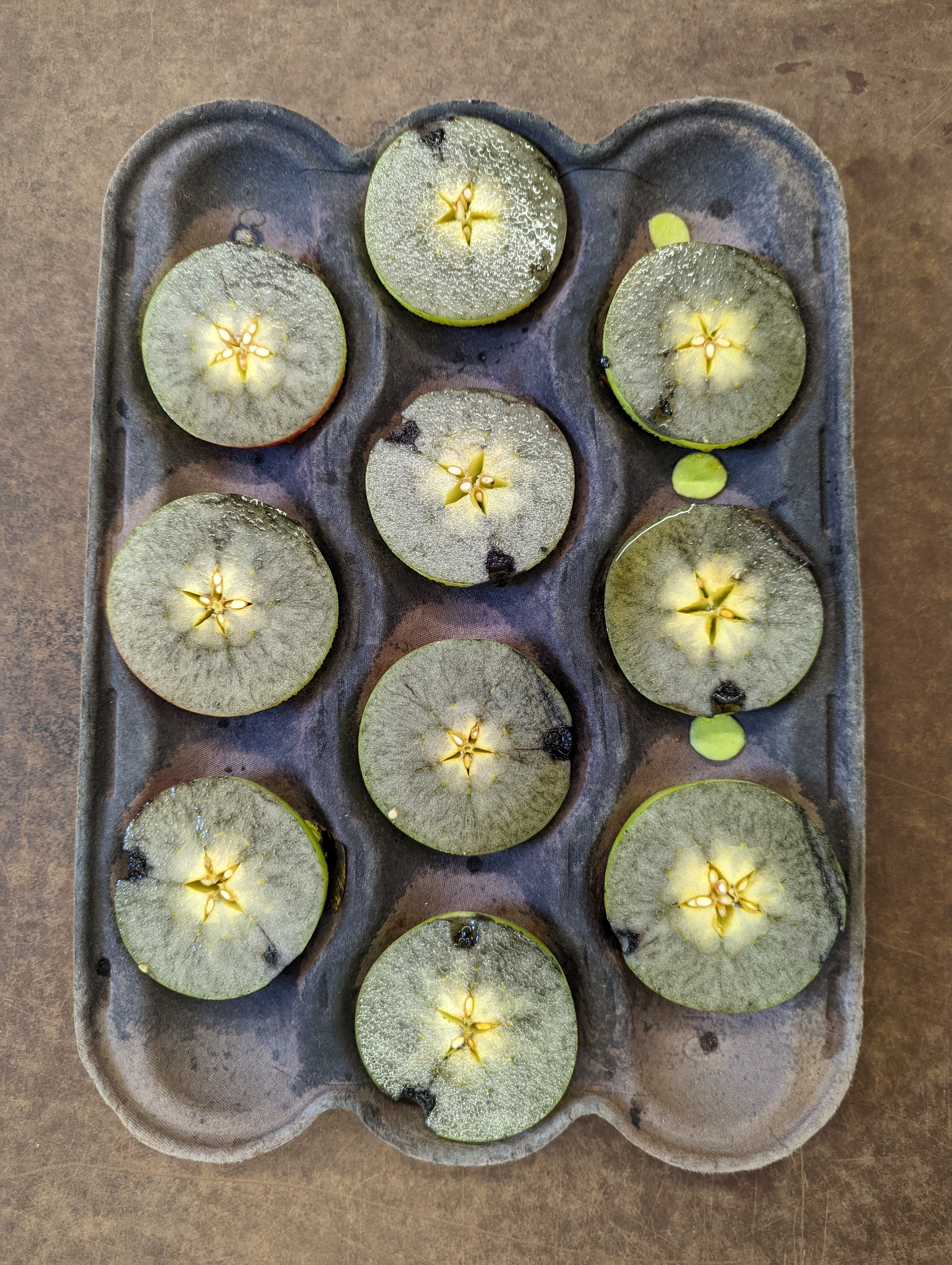 Apples cut in half showing starch clearing.