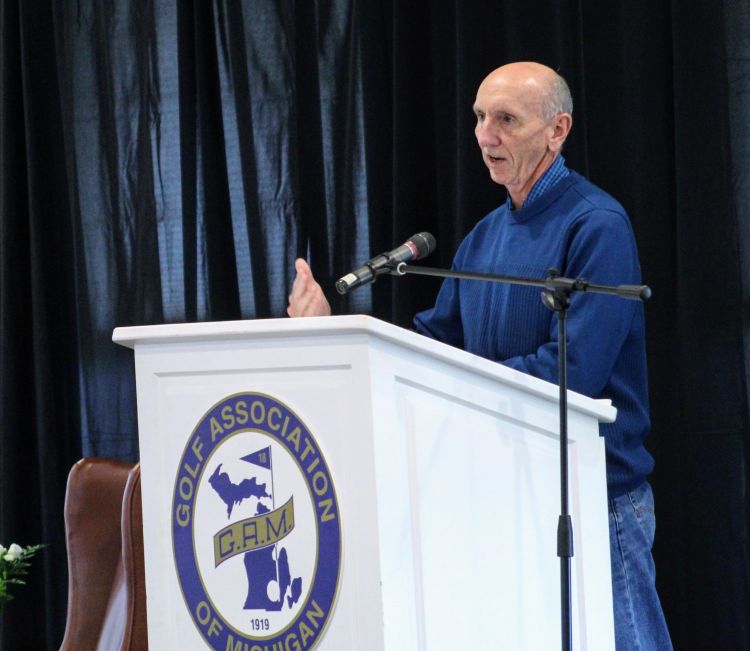 Dave Smitley receives his Golf Association of Michigan Award.