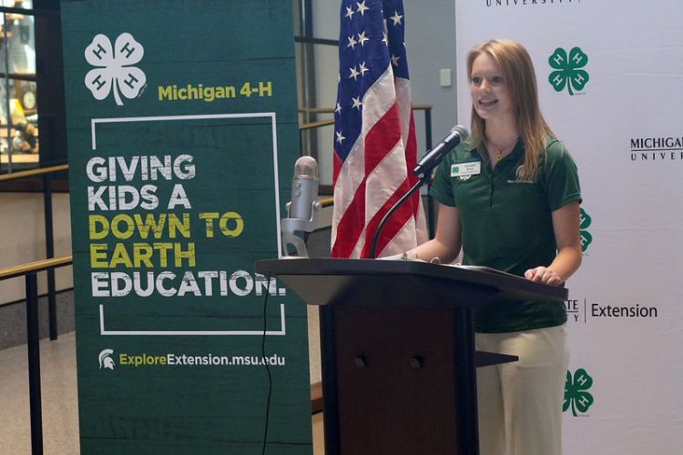 Danykah Muck delivering a speech from a 4-H podium.