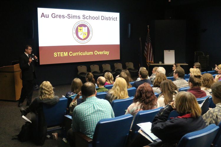 The NE MI GLSI annual networking meeting seeks to foster school-community partnerships while exchanging information and new ideas. Photo: Michigan Sea Grant