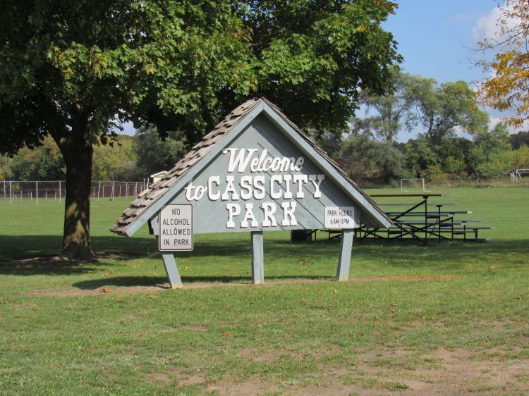 A sign welcoming you to Cass City Park