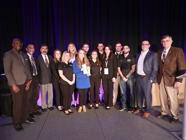 Image of the student organization with their award.