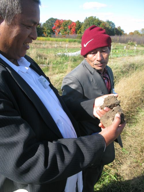 Two refugee growers learning at the workshop. Photo credit: Megan DeLeeuw