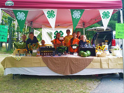 4-H farmer's market stand