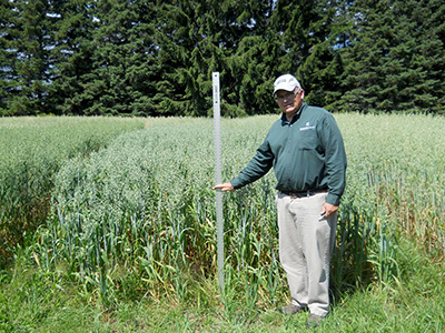 Everleaf 126 36 with MSU Extension educator Jim Isleib.